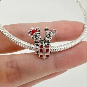 ✨✨Pandora Disney Mickey Mouse and Minnie Mouse Present Charm
